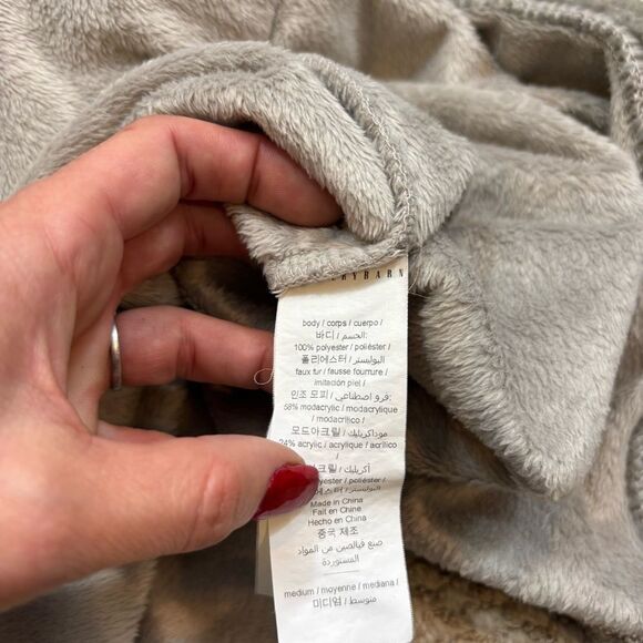 Ladies Pottery Barn Faux Fur Ombre Robe Size Medium Grey - Picture 12 of 12